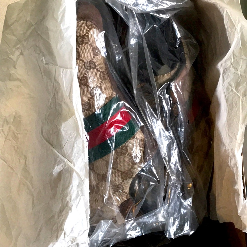 COPY - Like New Authentic Gucci shoes